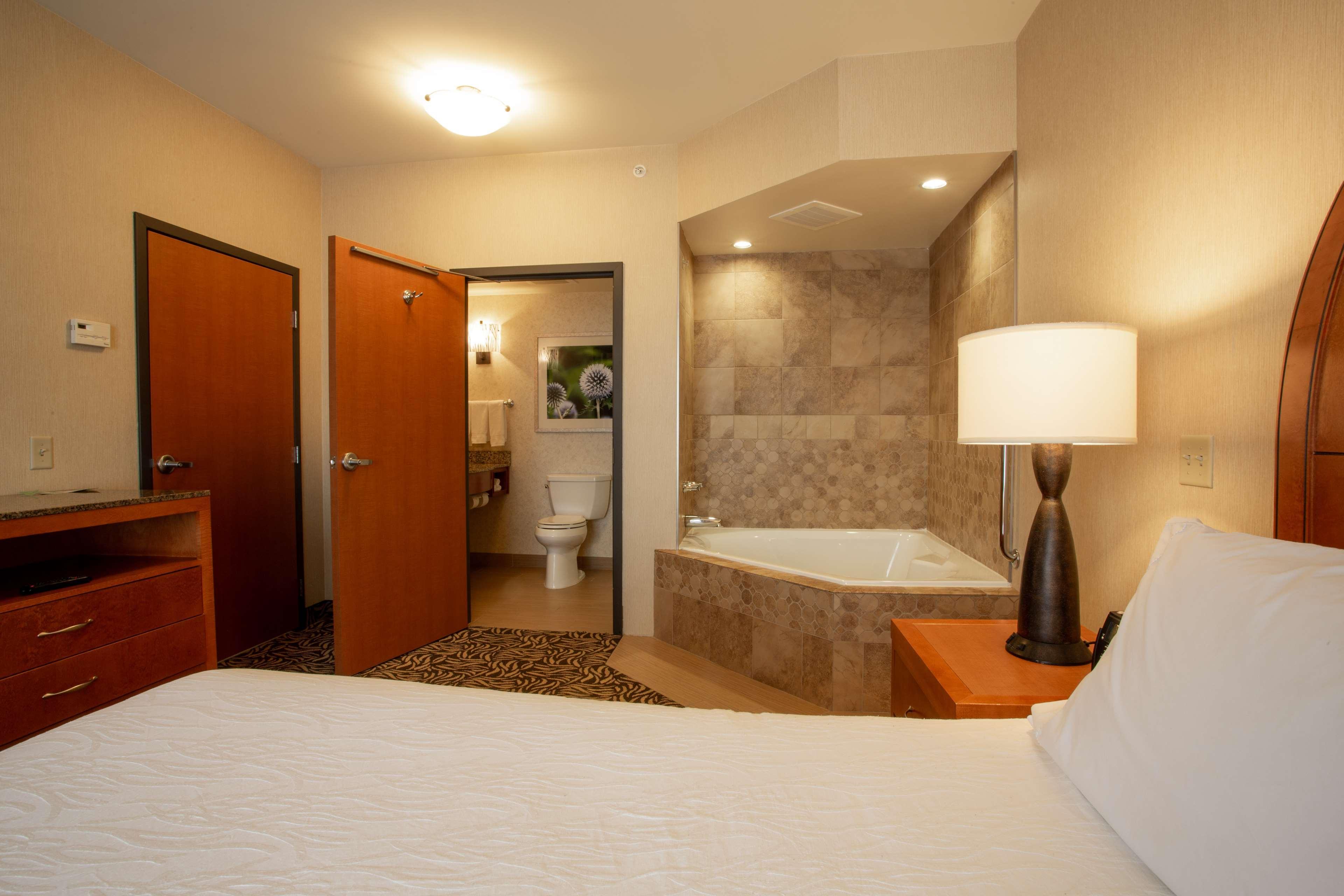 Hilton Garden Inn Cedar Falls Conference Center Ngoại thất bức ảnh