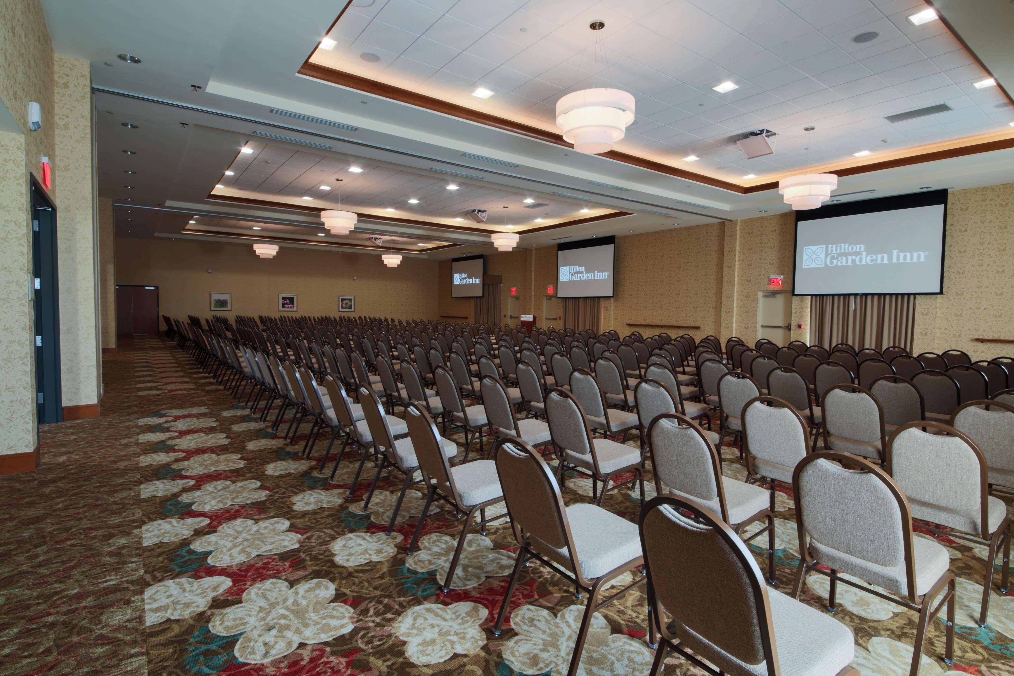 Hilton Garden Inn Cedar Falls Conference Center Ngoại thất bức ảnh