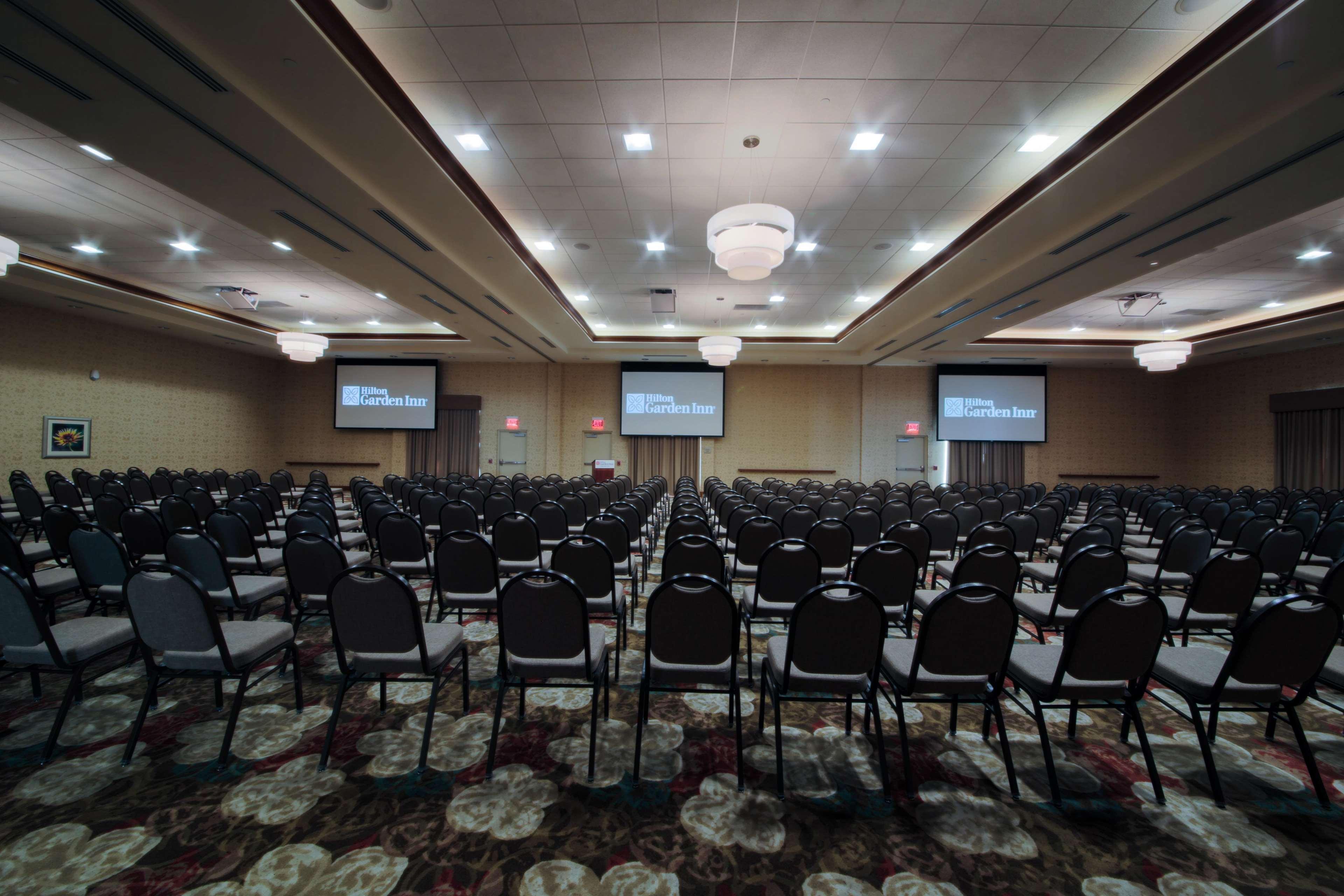 Hilton Garden Inn Cedar Falls Conference Center Ngoại thất bức ảnh