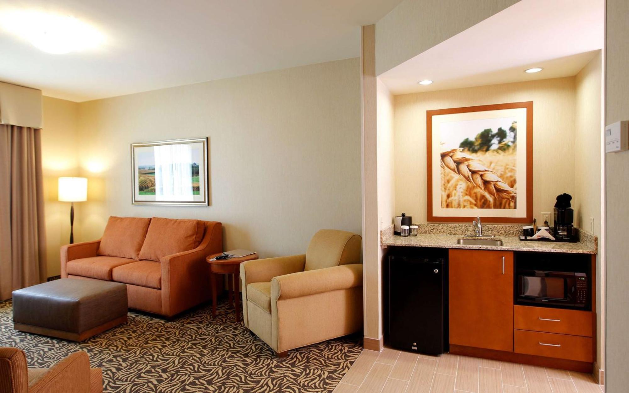 Hilton Garden Inn Cedar Falls Conference Center Ngoại thất bức ảnh