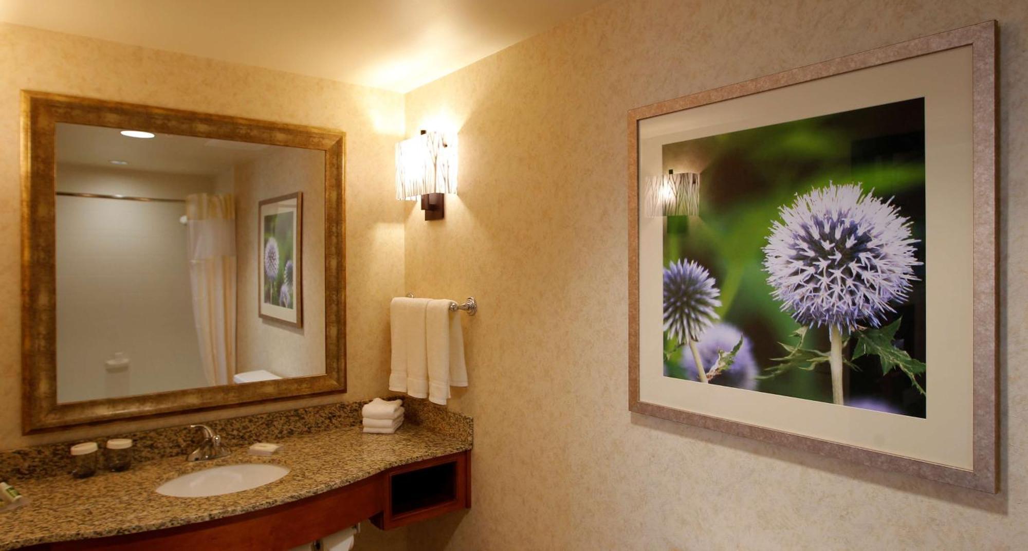 Hilton Garden Inn Cedar Falls Conference Center Ngoại thất bức ảnh