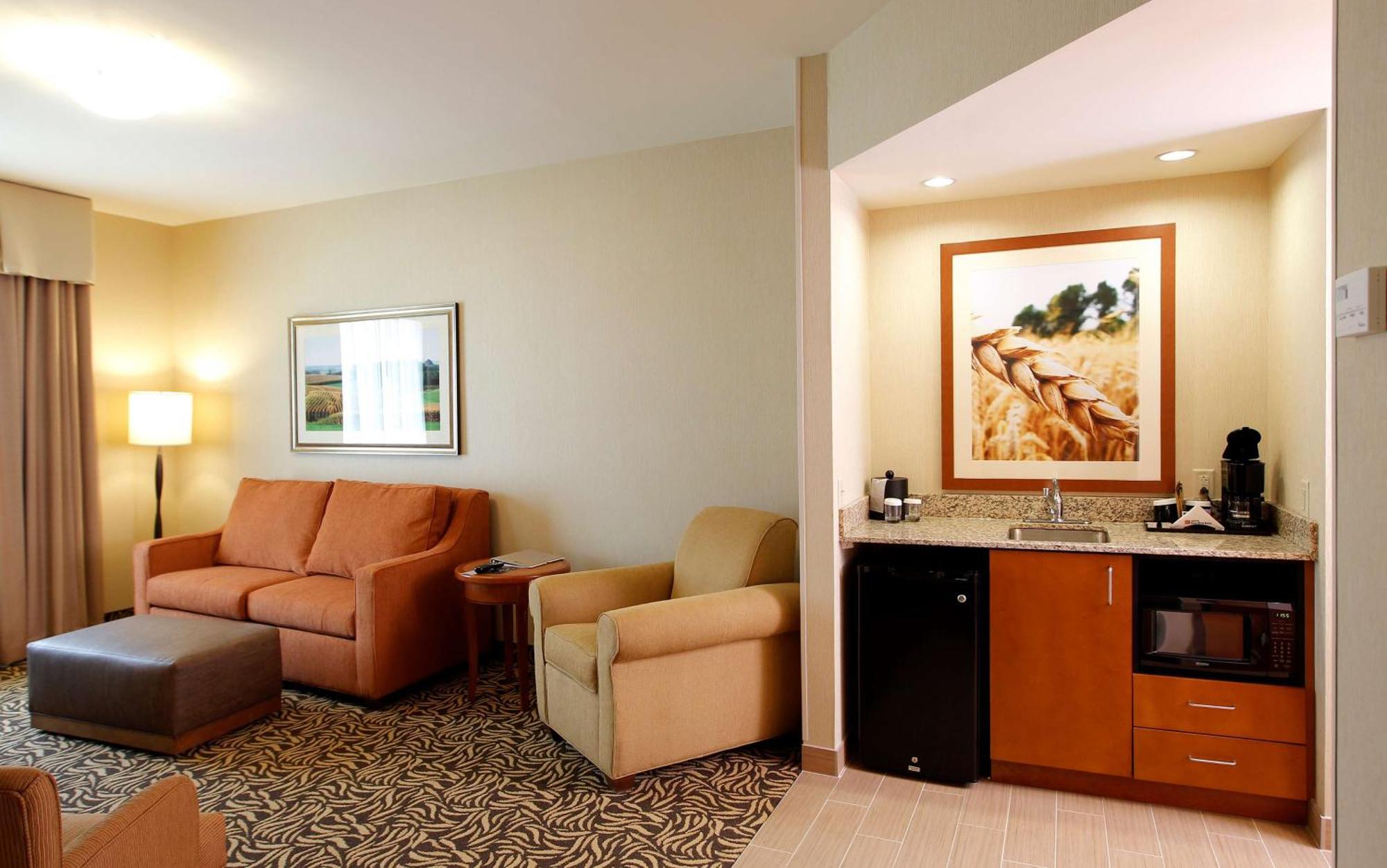 Hilton Garden Inn Cedar Falls Conference Center Ngoại thất bức ảnh