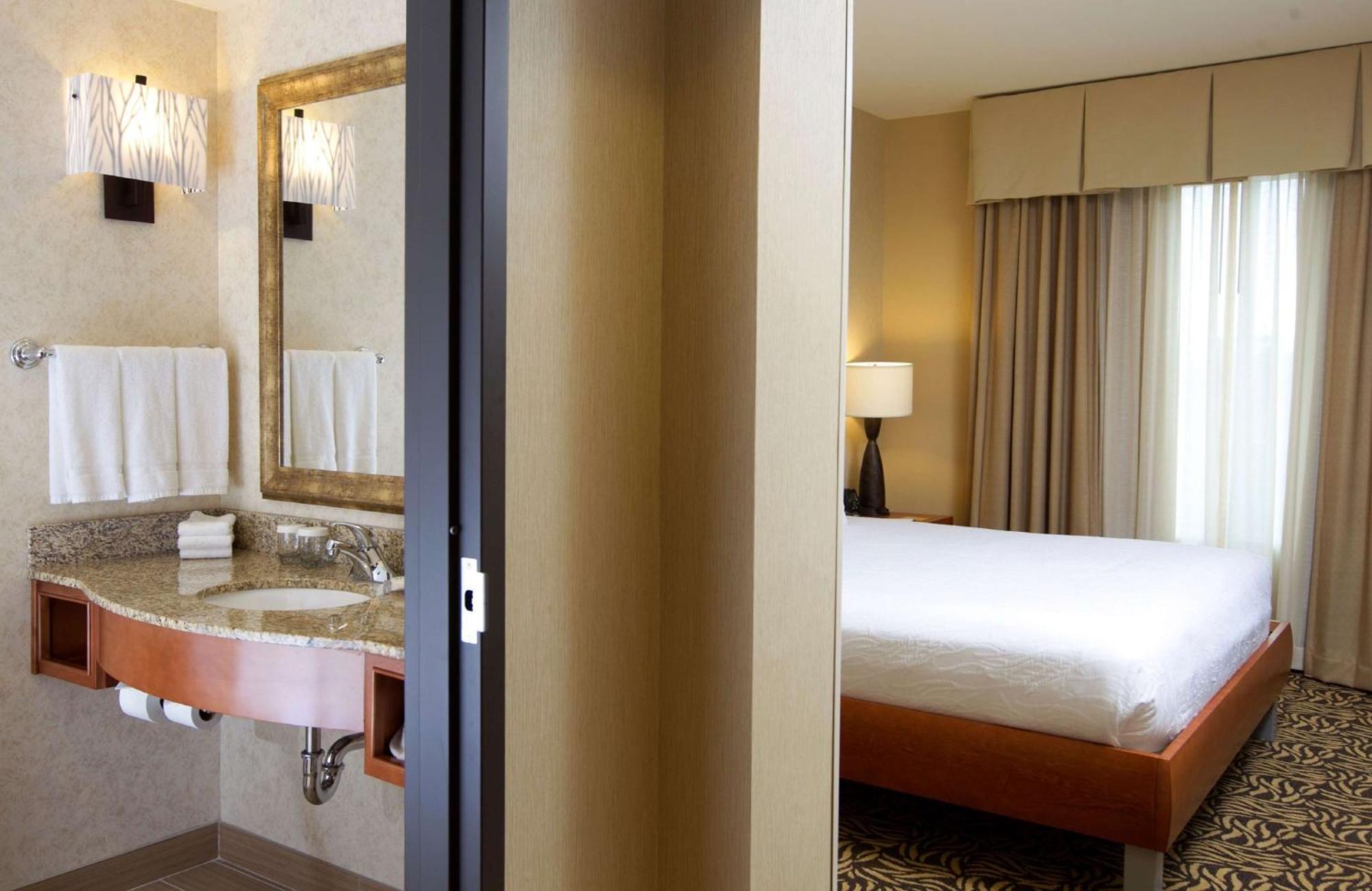 Hilton Garden Inn Cedar Falls Conference Center Ngoại thất bức ảnh