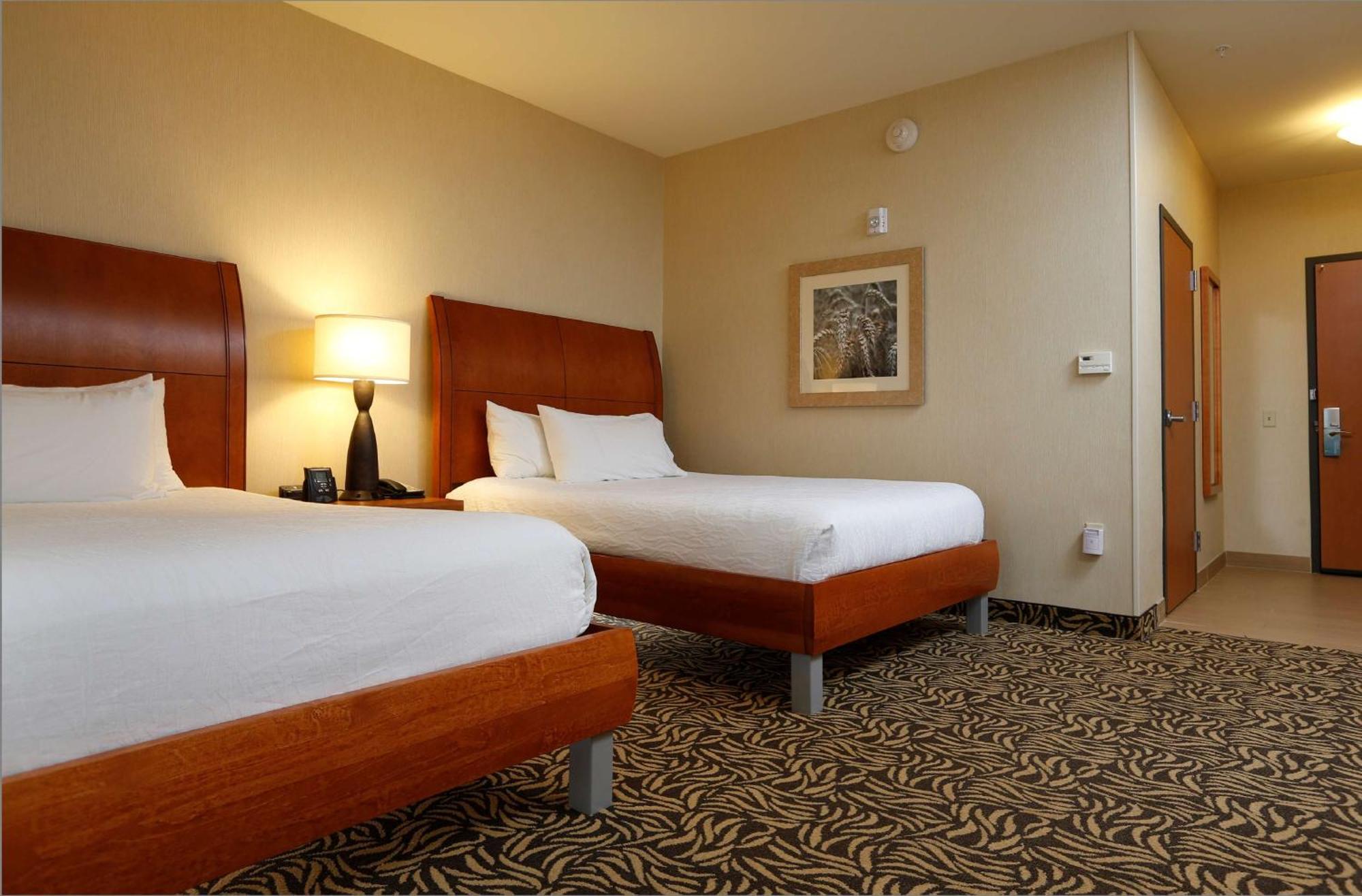 Hilton Garden Inn Cedar Falls Conference Center Ngoại thất bức ảnh