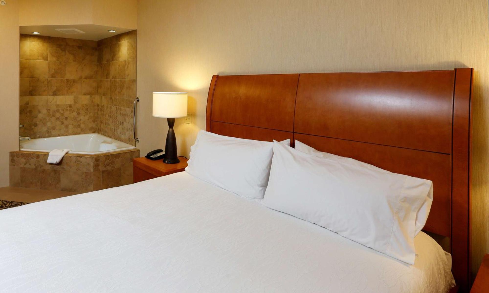Hilton Garden Inn Cedar Falls Conference Center Ngoại thất bức ảnh