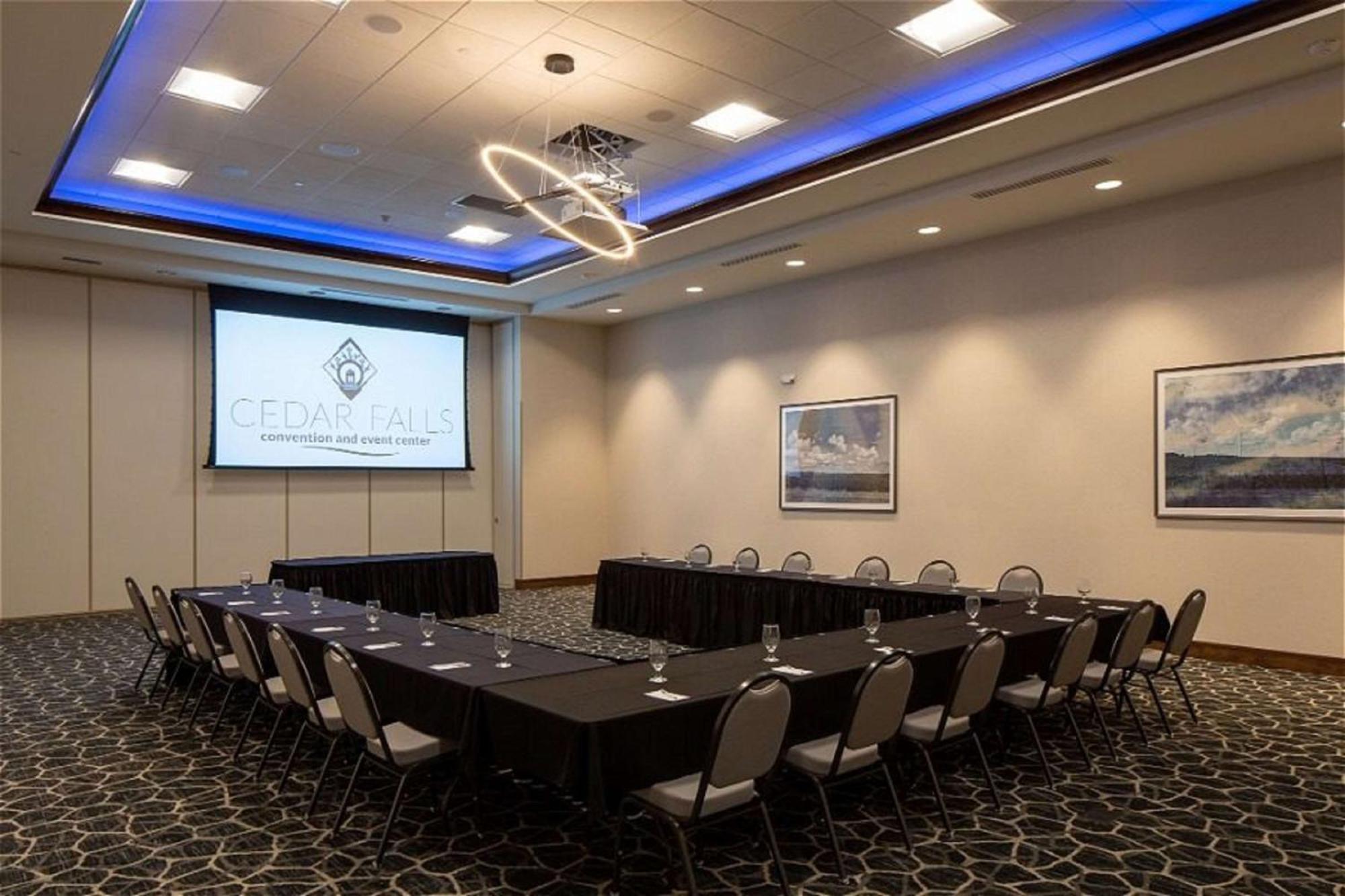 Hilton Garden Inn Cedar Falls Conference Center Ngoại thất bức ảnh