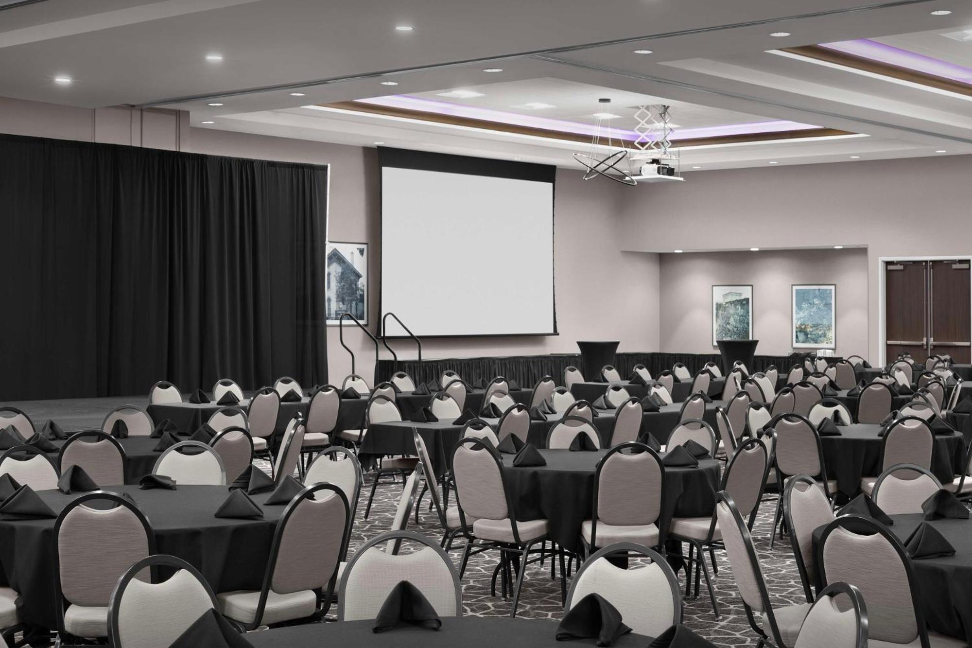 Hilton Garden Inn Cedar Falls Conference Center Ngoại thất bức ảnh